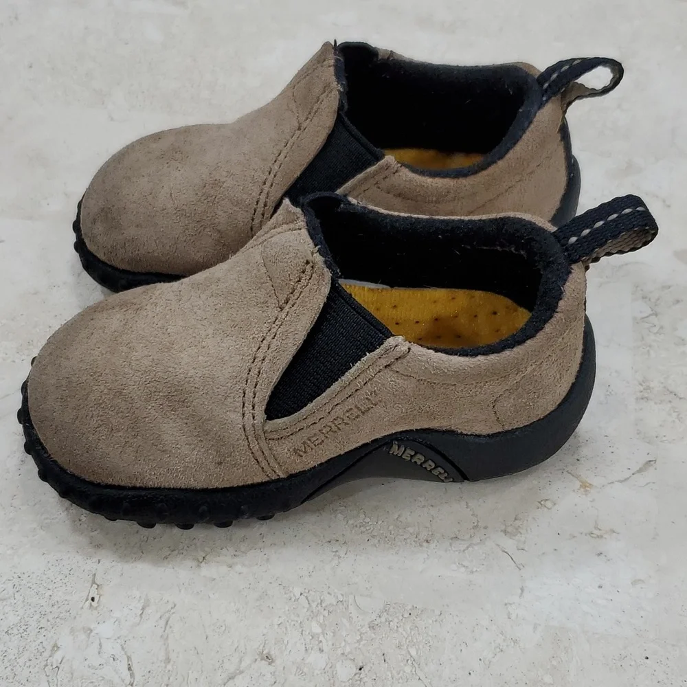 Merrell Shoes infant junior size 4 Taupe slip on suede